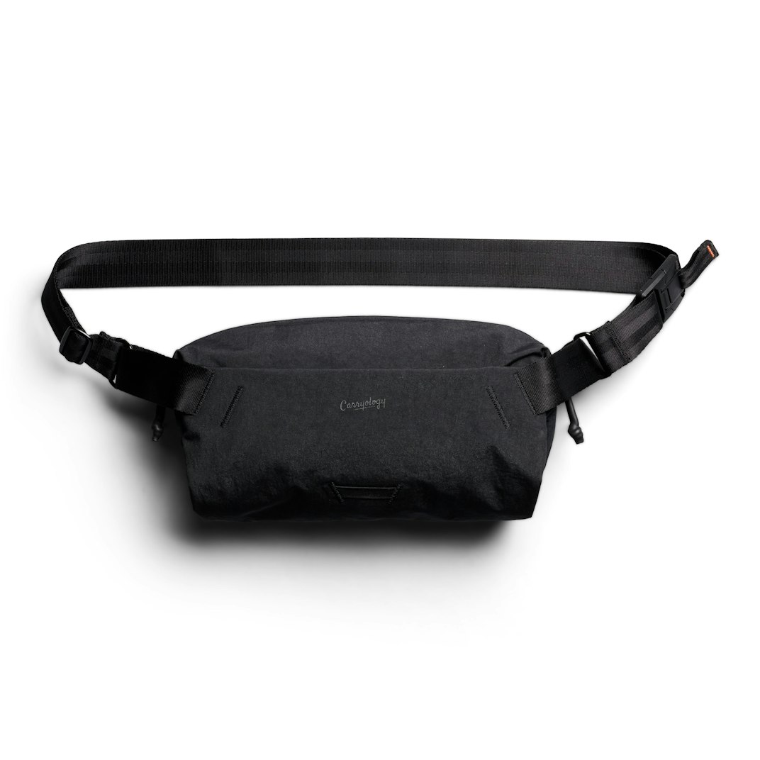 1000504_Bellroy_Bellroy_x_Carryology_Sling_Black_Ash_01_Product_on_White