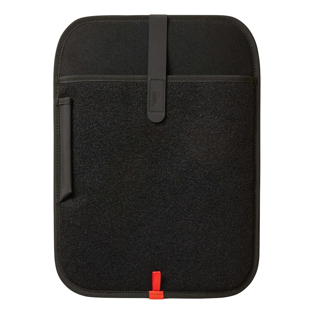 94975_The_Brown_Buffalo_Laptop_Sleeve_Black_01_Product_on_White